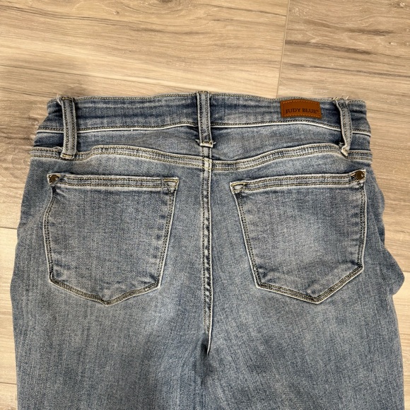 Judy Blue Light Wash Skinny Jeans - Picture 6 of 10